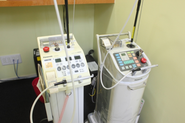 痛みや出血の少ないレーザー治療を行っています。