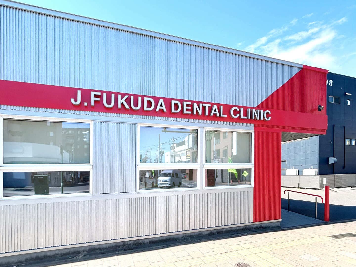 J.FUKUDA DENTAL CLINIC 外観